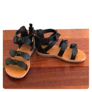 Pre-owned size 9 (toddler) girls sandals Osh-Kosh